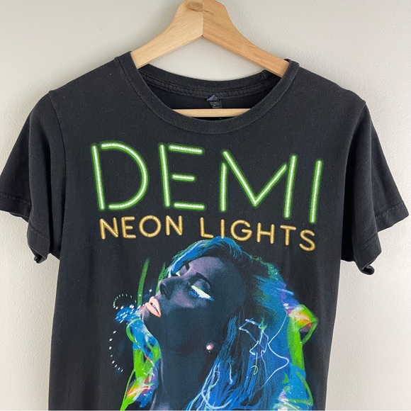 DEMI LOVATO Black Multicolor Black Light 2014 Neon Lights Tour Graphic Band Tee - Picture 2 of 10